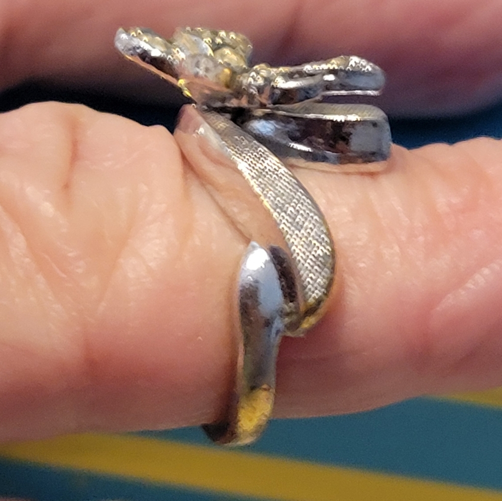 VINTANG Elegant Silver Butterfly Ring - Picture 3 of 5